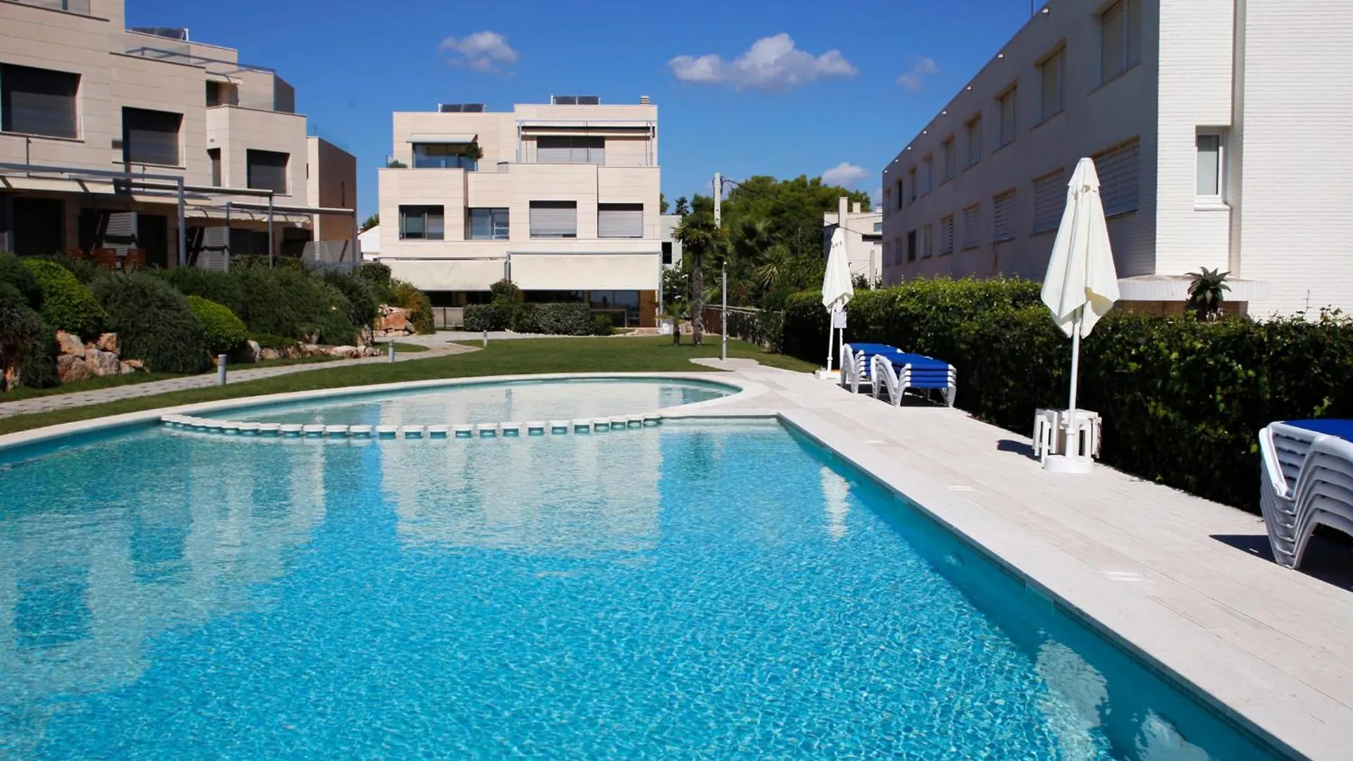 At014 A Pocos Metros De La Playa, Equipamiento Completo, Piscina Comunitaria Villa Torredembarra